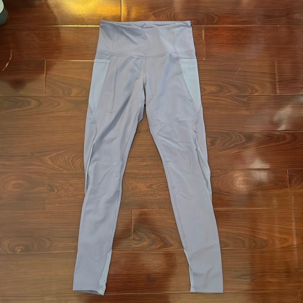 Light purple leggings